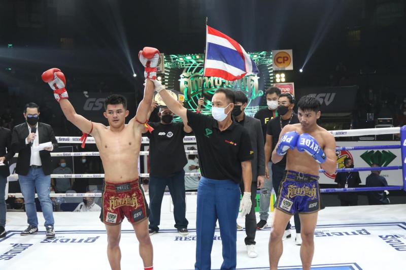 และคู่สุดท้าย คู่ที่ 4  พิกัด 122 ปอนด์...ดีเซลเล็ก เพชรยินดีอะคาเดมี่ ...ชนะคะแนน... เสาเอก อ.อัจฉร