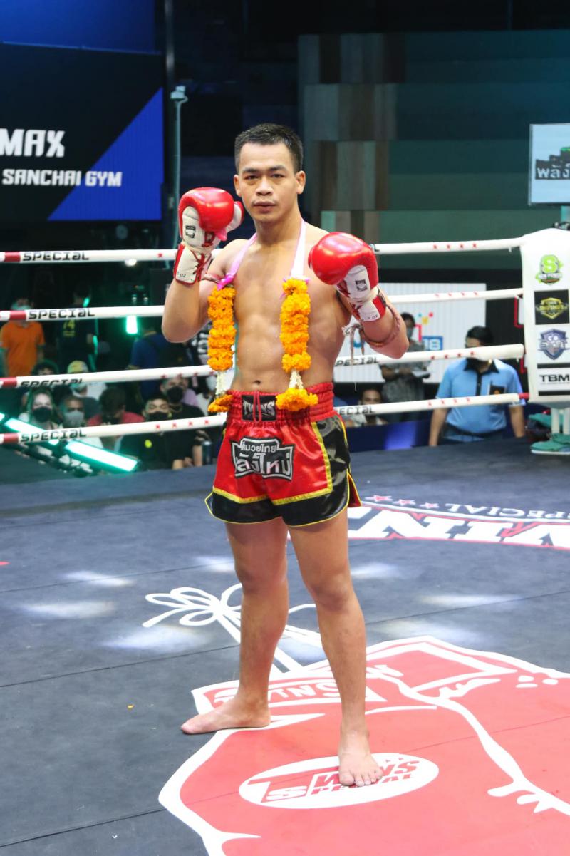 และคู่สุดท้าย คู่ที่ 4  พิกัด 140 ปอนด์...ชาติมังกร ช.ห้าพยัคฆ์ ...ชนะคะแนน... ดีแม็ก หยกขาวแสนชัย