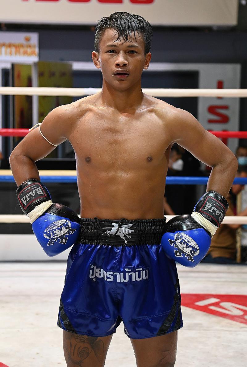 คู่แรก คู่ที่ 1 พิกัด 125 ปอนด์...เพชรลำพูน บำรุงศิษย์ ...แพ้คะแนน... นพเดช ช.ห้าพยัคฆ์