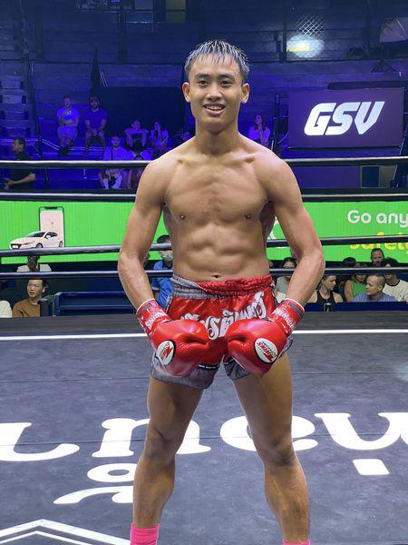 และคู่สุดท้าย คู่ที่ 8  พิกัด 138 ปอนด์ อนุรักษ์ อีมิเน้นท์แอร์ ...ชนะคะแนน... เยียร์หม่อง ส.จิตรสน