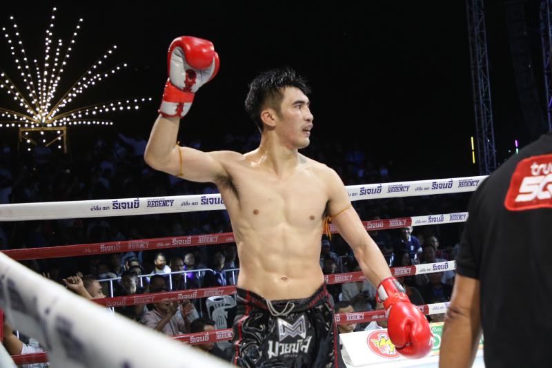 และคู่สุดท้าย คู่ที่ 4  พิกัด 145 ปอนด์ ชูเจริญ ดาบรันสารคาม ...ชนะคะแนน... ตะเภาแก้ว สิงห์มาวิน