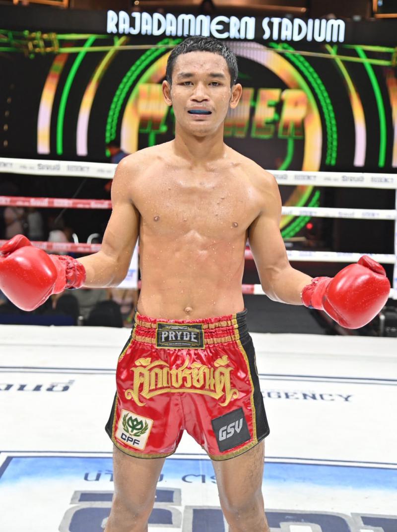 และคู่สุดท้าย คู่ที่ 8  พิกัด 128 ปอนด์ ศิริมงคล ศิษย์หม้อน้ำ ...ชนะคะแนน... ชามะนาว ม.ราชภัฏอุบล