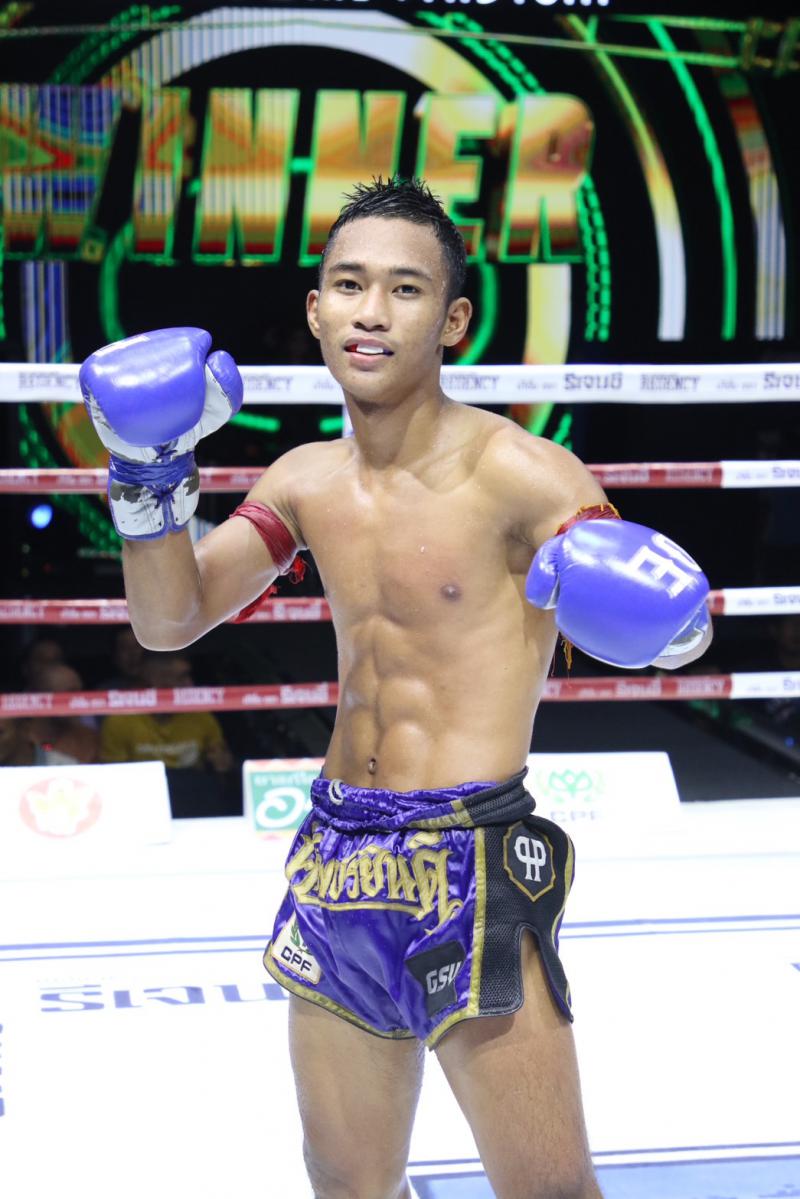 คู่ที่ 2 พิกัด 108.5 ปอนด์ ชยพล ดาบรันสารคาม ...แพ้น็อกยก 3... วันมีโชค TKD.มวยไทยยิม