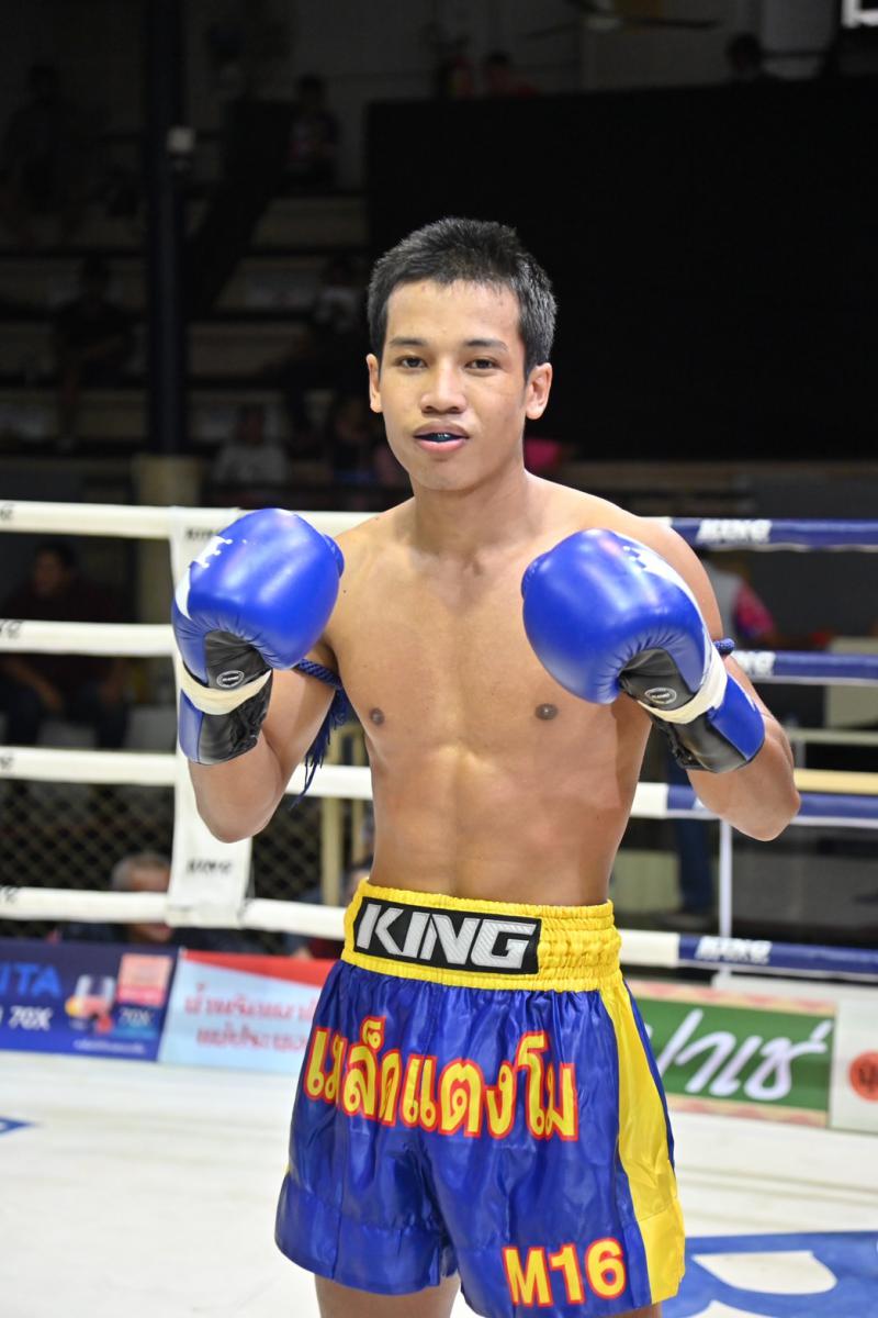 คู่ที่ 4 พิกัด 136.4 ปอนด์ สกัดเพชร เอ็นนี่มวยไทย ...แพ้น็อกยก 2... เกล็ดแก้ว ศักดิ์อินเตอร์