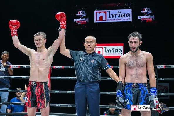 และคู่สุดท้าย คู่ที่ 7  พิกัด 55 กก. หลุยส์ ไรท์ ...ชนะคะแนน... เอเรียน ยาราห์มาดี