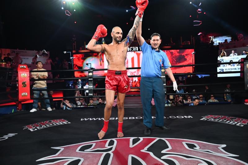 และคู่สุดท้าย คู่ที่ 9  พิกัด 163 ปอนด์ อับราม เสก ...ชนะน็อกยก 2... เพชรปราสาท อาร์ตแสนตุ้ง