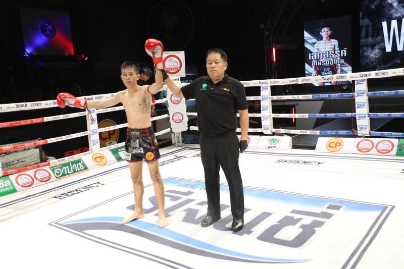 คู่แรก คู่ที่ 1 พิกัด 45 กก. เสกสรร เกียรติชูไทย ...ชนะคะแนน... สิงห์น้อย ศิษย์ประไพ