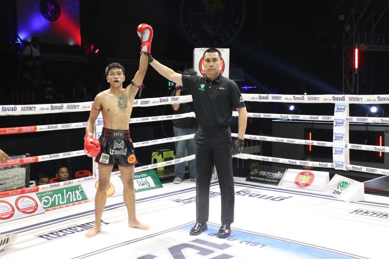 คู่ที่ 2 พิกัด 116 ปอนด์ เพลิงพยัคฆ์ พยัคฆ์ภูหลวง ...ชนะน็อกยก 4... ดาวอุดรเล็ก หจก.กรุ๊ปกุ๊ปสุทธิ