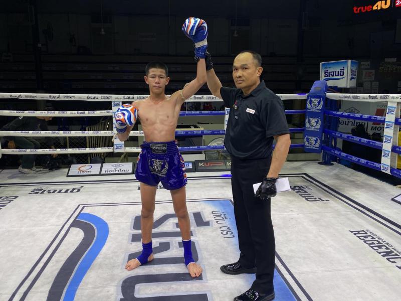 และคู่สุดท้าย คู่ที่ 5  พิกัด 100 ปอนด์ ลูกยอดเล็ก ร.ร.ราชวินิตบางแก้ว ...แพ้คะแนน... เด่นสยาม ต.พิท