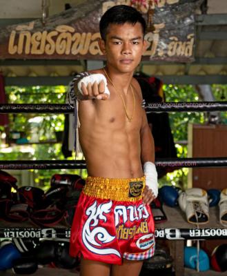 คนคอน เกียรติพลทิพย์