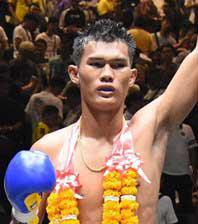เพชรตระการ น.อนุวัฒน์ยิมส์