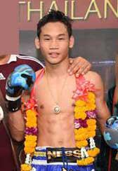 ธงสบัด อ.นกแก้วมวยไทย