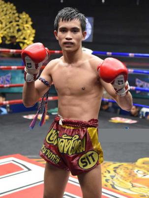 ยอดเพชร ประเสริฐรัชพันธ์