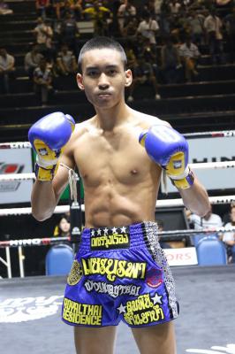 เพชรบูรพา เพชรรุ่งเรือง
