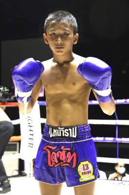 โดนัท ริทเสรีไทย