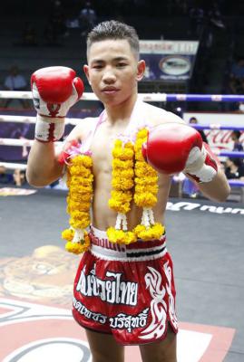 ยอดเพชร เอ็นนี่มวยไทย