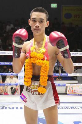 ยอดคัมภีร์ แชมเปี้ยนมวยไทย