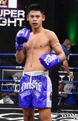 เพชรรุ่ง ศิษย์นายกไก่แปดริ้ว