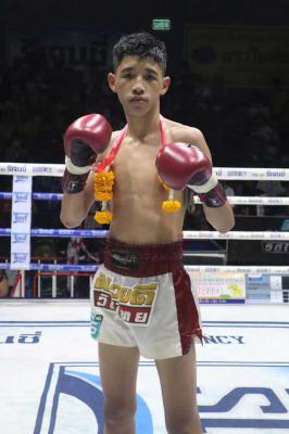 พรหมลิขิต แสงมรกต