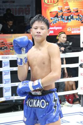 เพชรแสงเทียน โก๊ะตี๋สวนสนุกแคตตัส