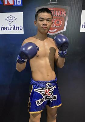 ซ้ายรัตนะ พี.เค.แสนชัยมวยไทยยิม