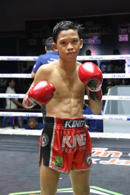 ธนพัฒน์ พุ่มพันธุ์ม่วง
