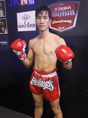 เพชรรุ่งชัย ศิษย์ผู้ใหญ่เตี้ย