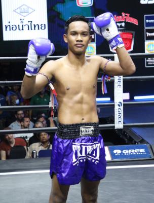 เพชรดำ ร.ร.กีฬาสุราษฎร์