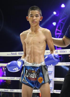 กองปราบ สับศอกมวยไทย