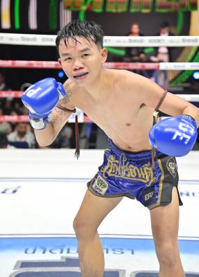 เพชรอุบล เพชรพร้อมรบ