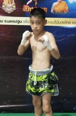 ไตรตัส เพชรอนุสรณ์