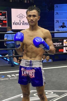 เพชรผาตั้ง ศิษย์เจ๊แดง