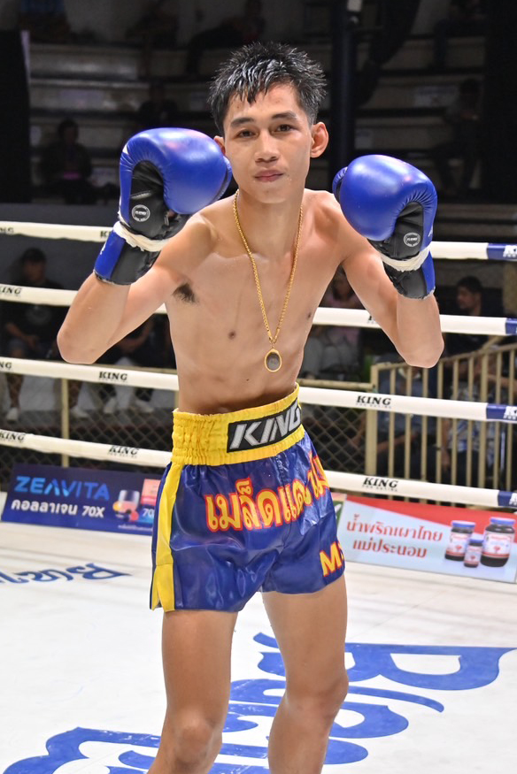 เก้า พี.เค.แสนชัยมวยไทยยิม