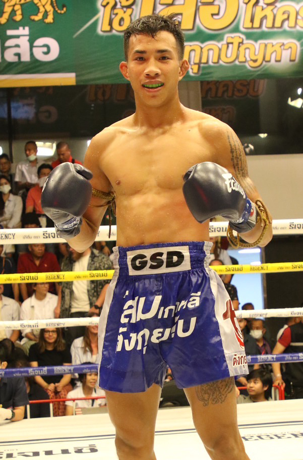 สายนที พี.เค.แสนชัยมวยไทยยิมส์