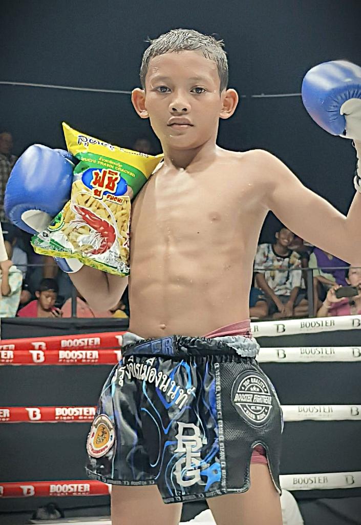 เพชรเงินทอง สามารถพยัคฆ์อรุณยิมส์