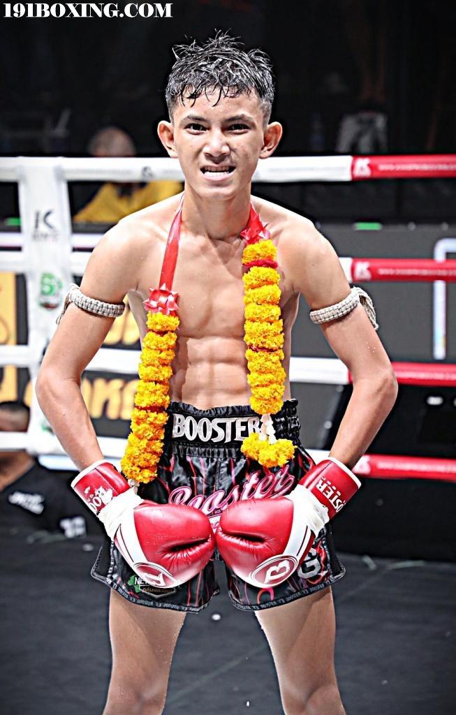 ฮ่องเต้เล็ก รินมวยไทย