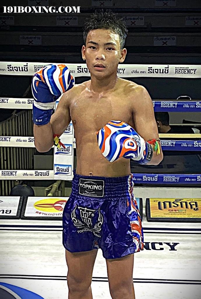 เหลี่ยมพลอย ครูเอมวยไทยยิม
